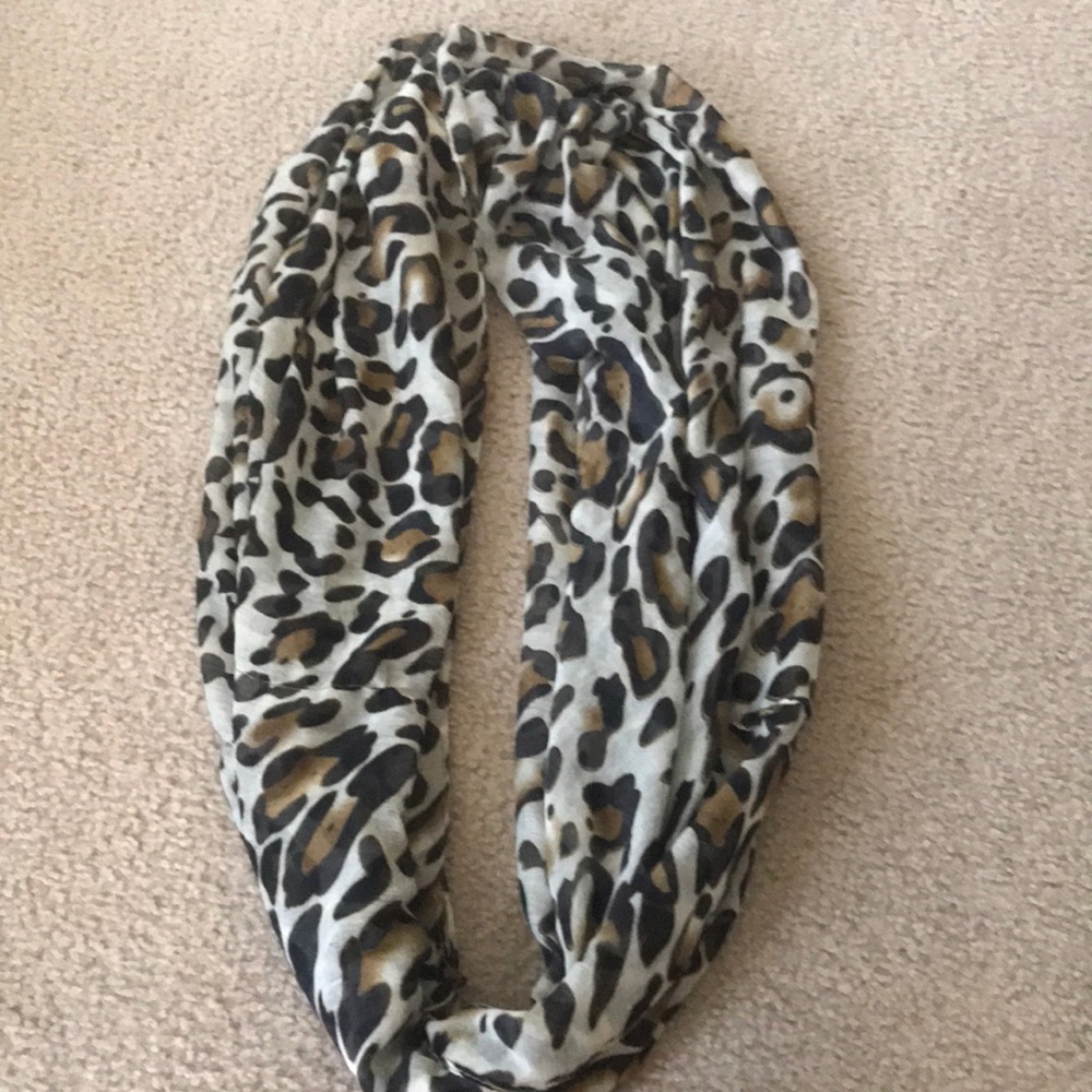 Leopard infinity scarf